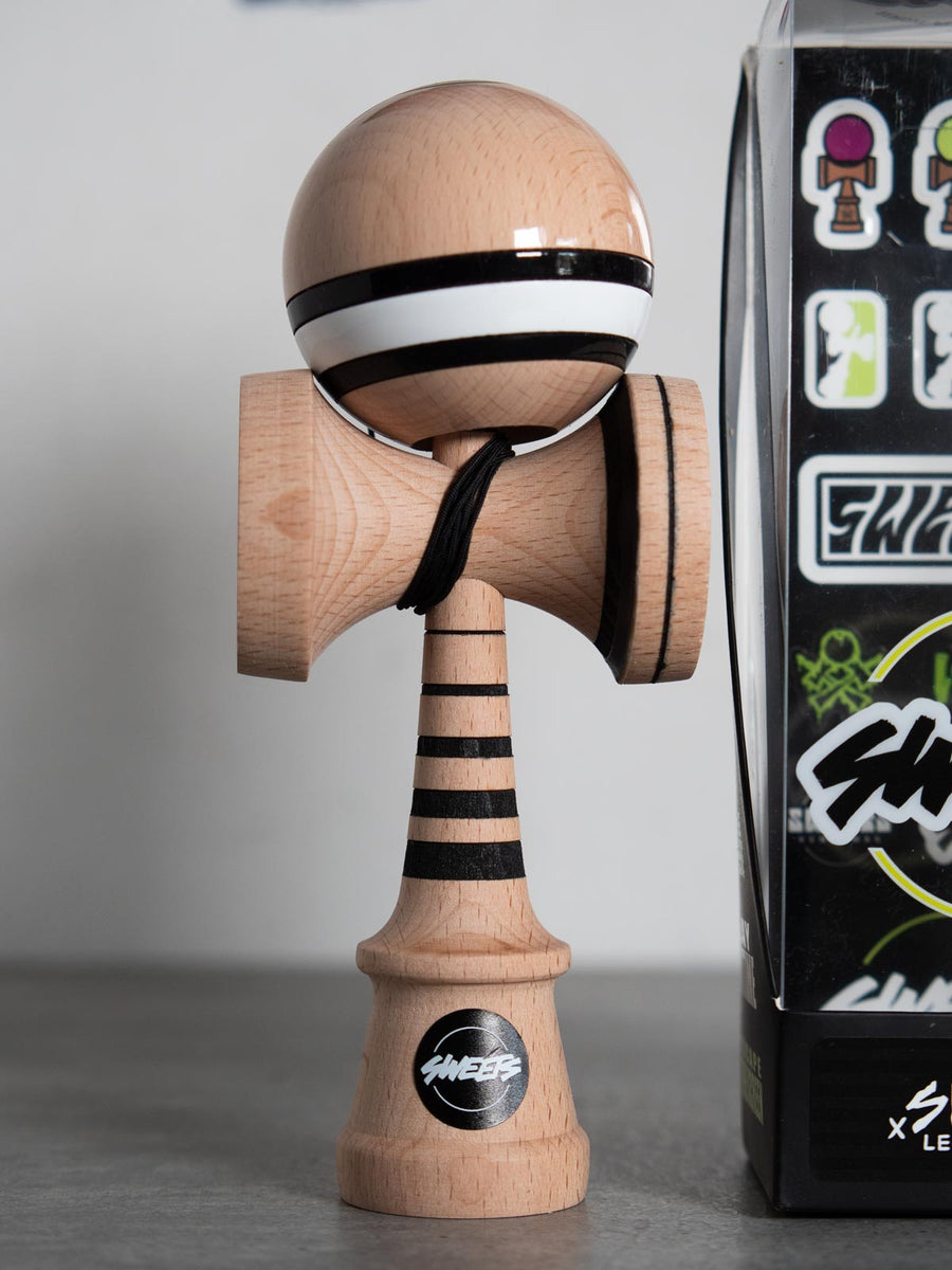 Kendama - Modèle Premium en bois avec bille colorée. - Roumanie Kendama - Modèle Premium en bois avec bille colorée. - Roumanie